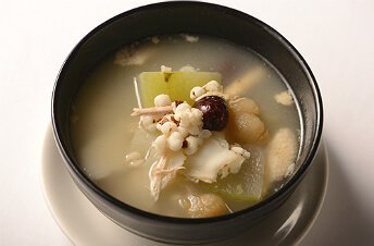 清補涼鶏煲湯(冬瓜、鶏肉の炊き込みスープ)