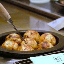 お好み焼き&たこ焼きの手作り鉄板焼き体験☆ 訪日のご友人などと一緒に日本食文化を楽しんでみませんか お好み焼き&たこ焼きの手作り鉄板焼き体験☆ 訪日のご友人などと一緒に日本食文化を楽しんでみませんか