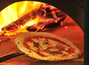 ★ピザ料理教室★！本物の薪窯でピッツァ職人が教えるピッツァの生地を延ばし、薪窯を使って「焼く」体験を