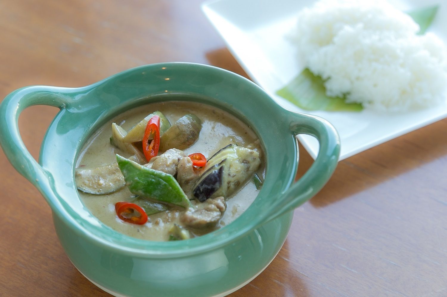 鶏肉のグリーンカレー"ゲーンキョウワンガイ"