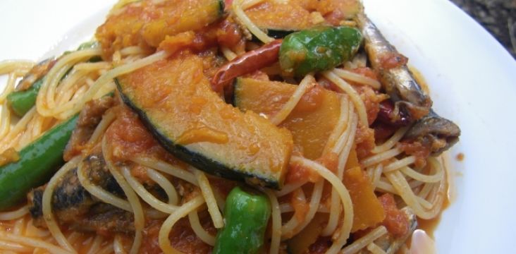オイルサーディンとかぼちゃのトマトジンジャーソースパスタ