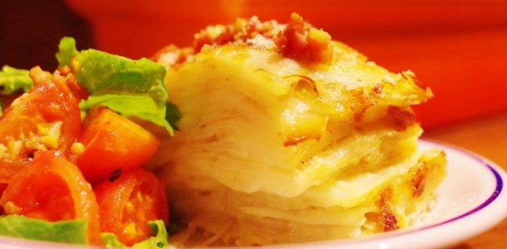 新じゃがいものチーズミルフィーユとトマトのアンチョビマリネ 新じゃがいものチーズミルフィーユとトマトのアンチョビマリネ
