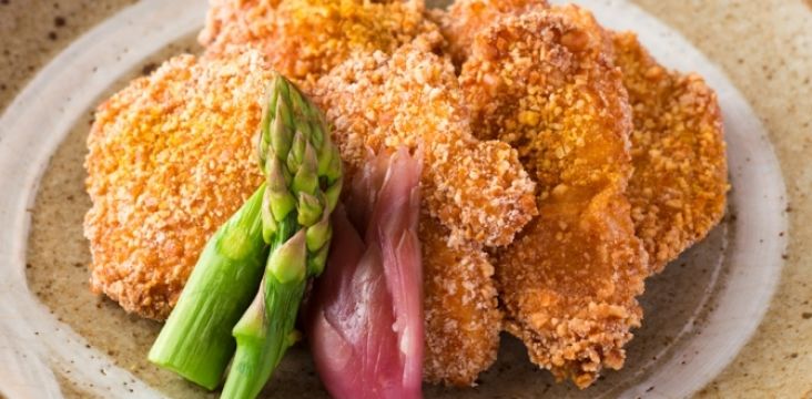 鶏胸肉のスパイシー衣揚げ