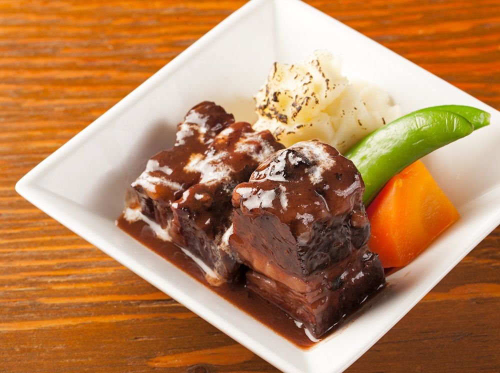 牛バラ肉の赤ワイン煮