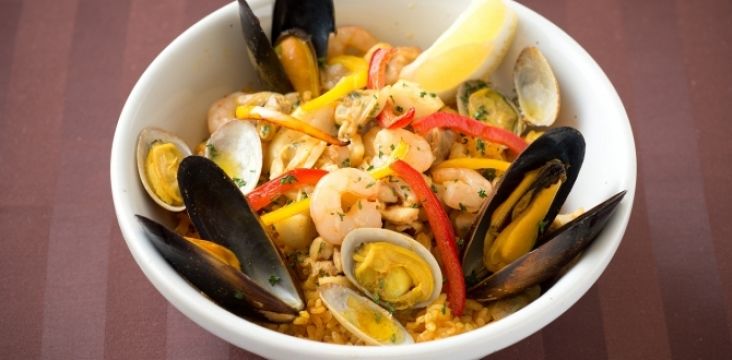 炊飯器で炊き込みパエリヤ