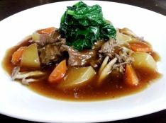 牛筋の柔らか煮込み(ワイン風味)