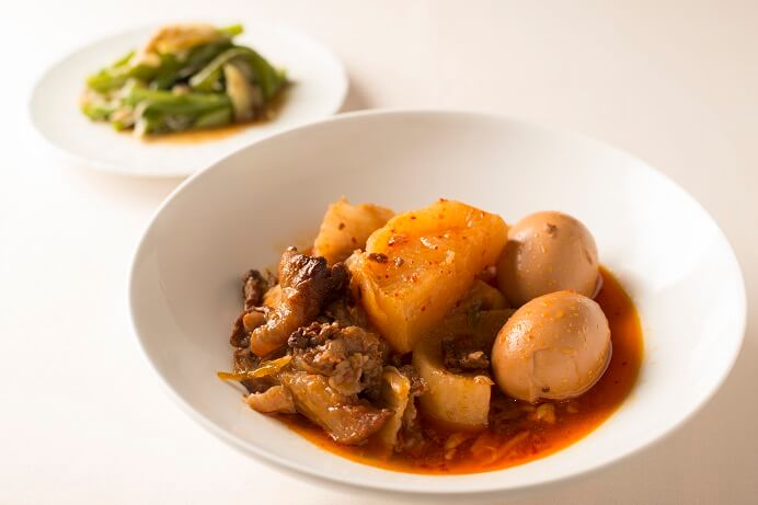 牛すじ肉と大根・煮卵のキムチおでん　と　夏野菜とじゃこの焼きびたし