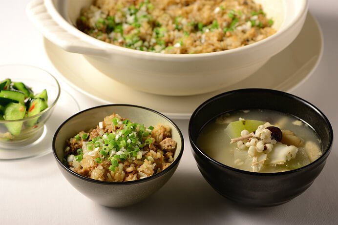 イカゲソと豚肉の土鍋炊きご飯 と 冬瓜、鶏肉の炊き込みスープ
