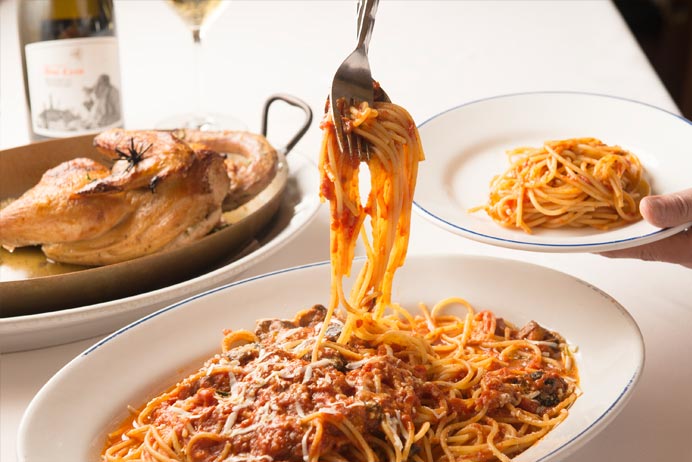 スパゲッティ ノルマ と 地鶏のシチリア風ロースト