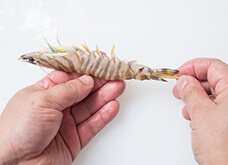 えび 殻付き・串打ち
